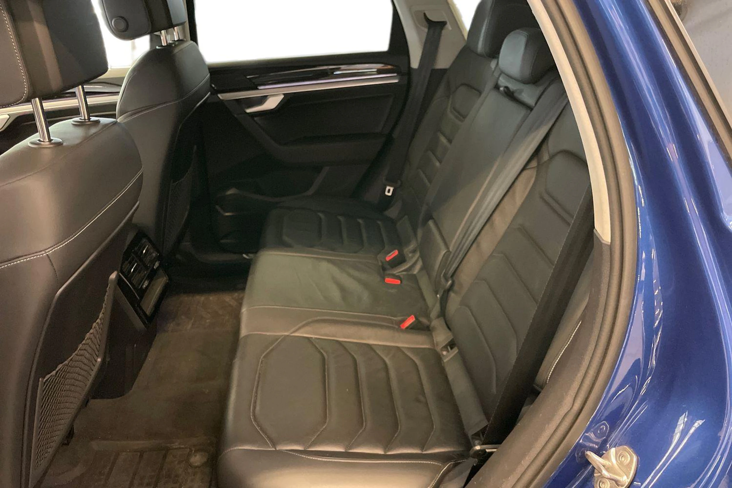 Sininen Volkswagen TOUAREG 2018 kuva 11.