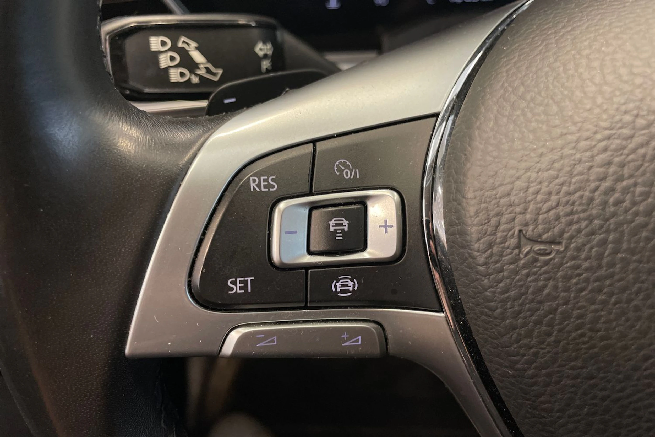 Sininen Volkswagen TOUAREG 2018 kuva 21.