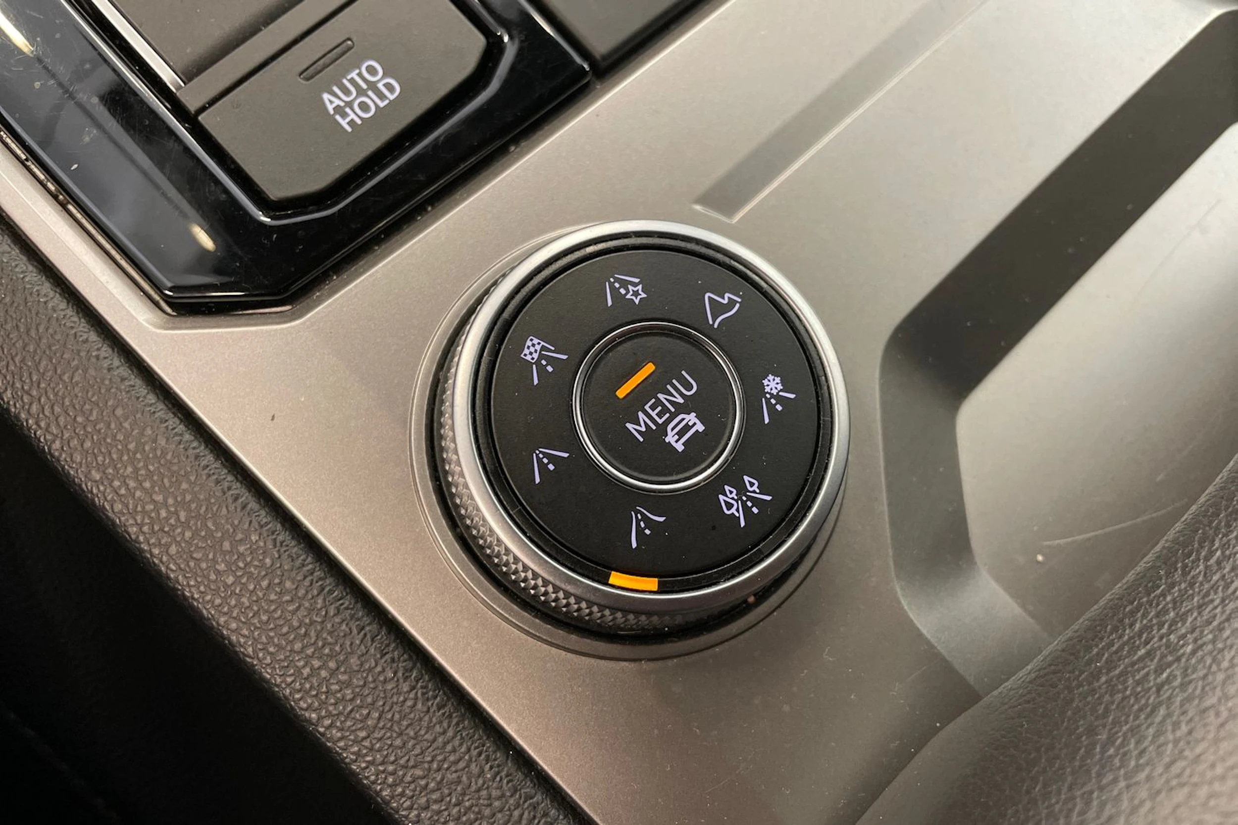 Sininen Volkswagen TOUAREG 2018 kuva 22.