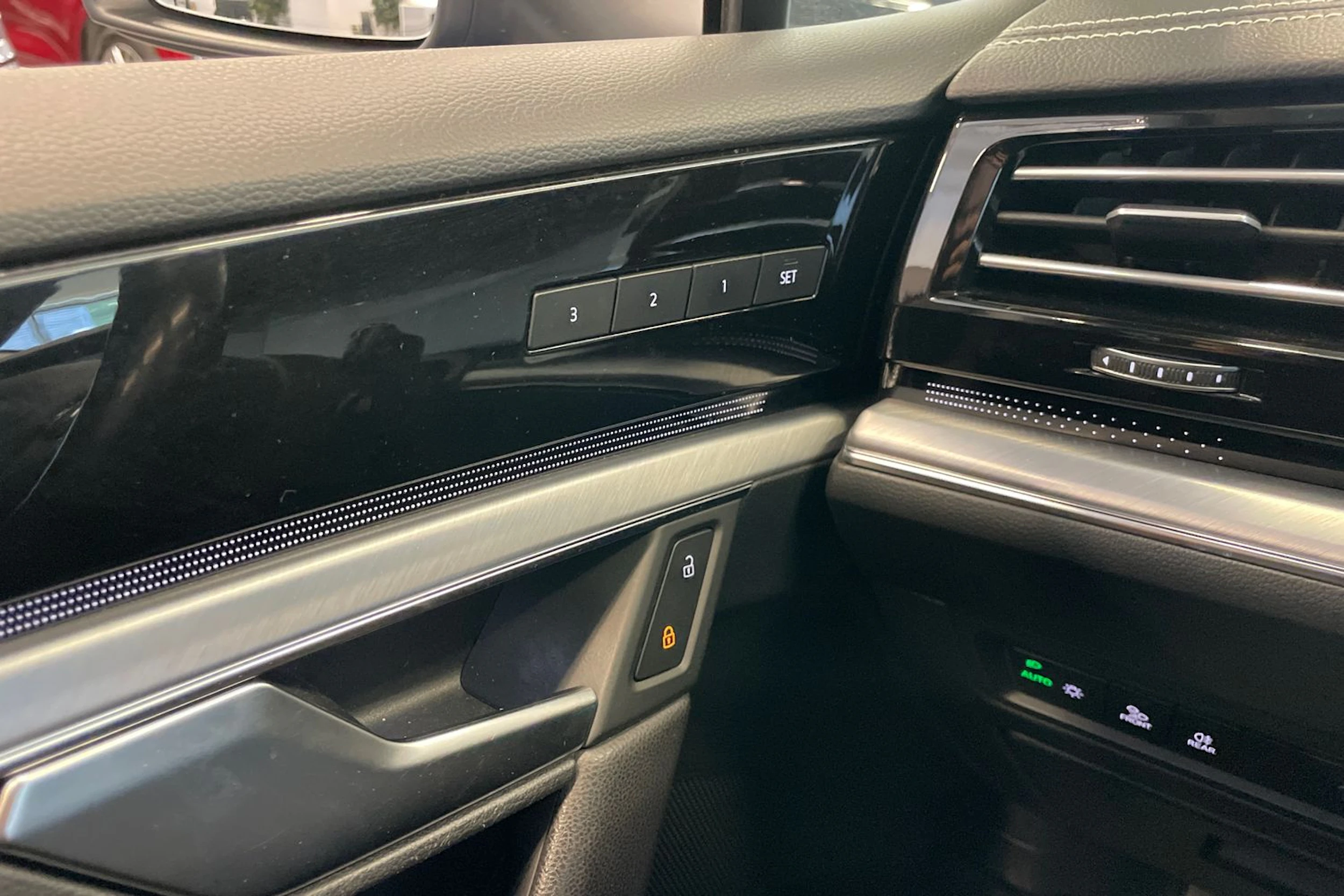 Sininen Volkswagen TOUAREG 2018 kuva 25.