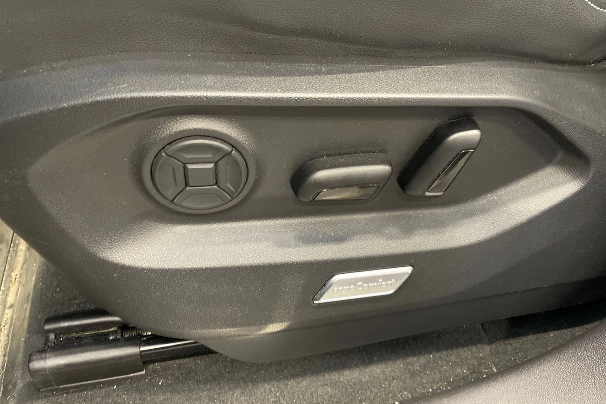 Sininen Volkswagen TOUAREG 2018 kuva 26.
