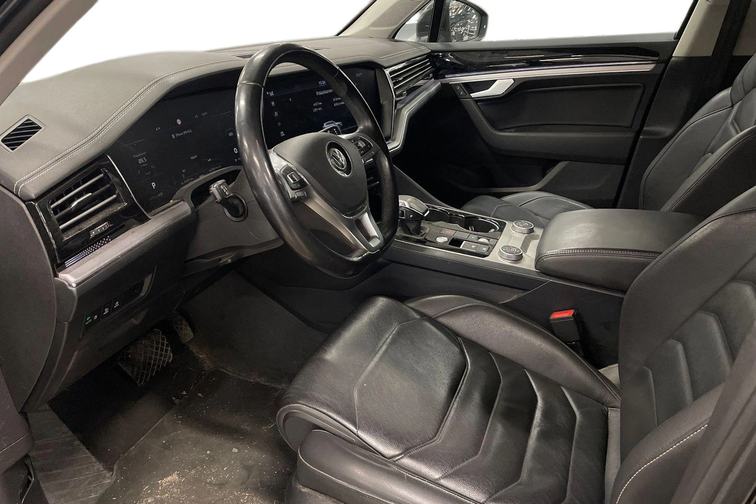 musta Volkswagen Touareg 2019 kuva 3.