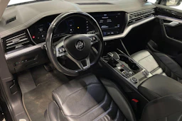 musta Volkswagen Touareg 2019 kuva 8.