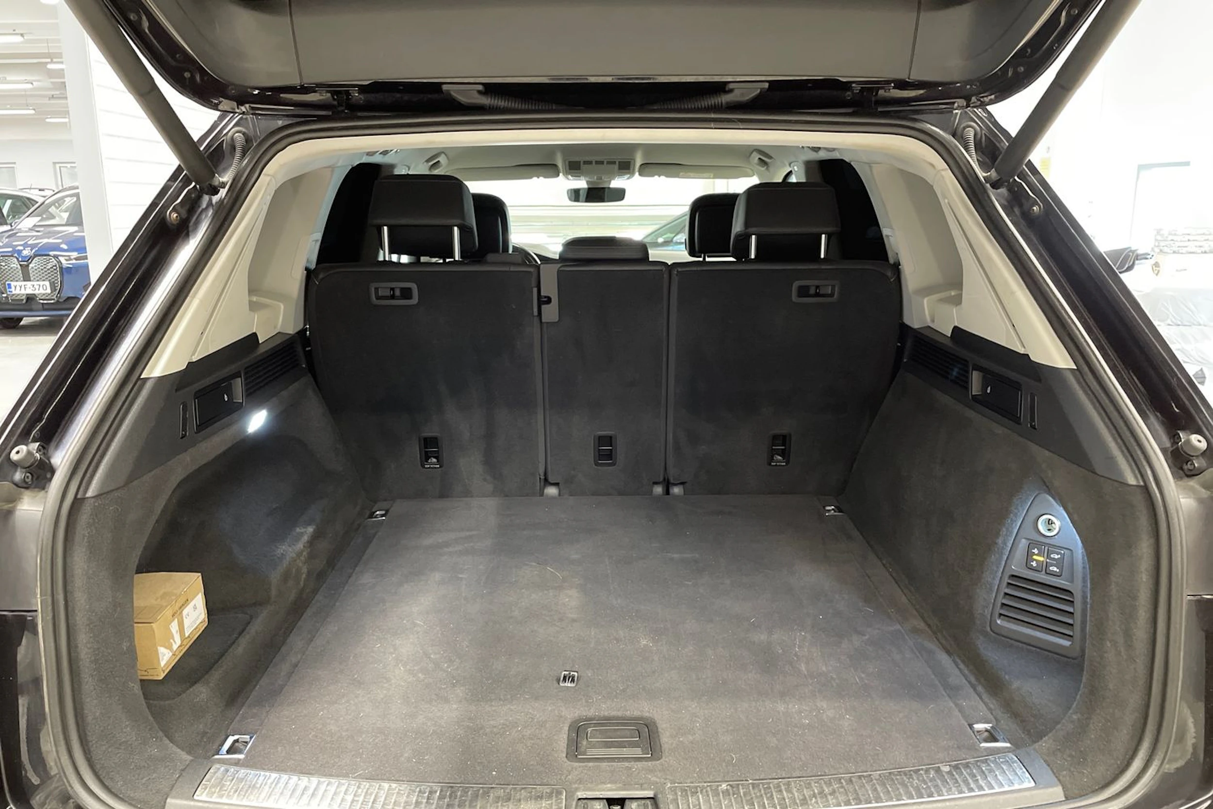 musta Volkswagen Touareg 2019 kuva 16.