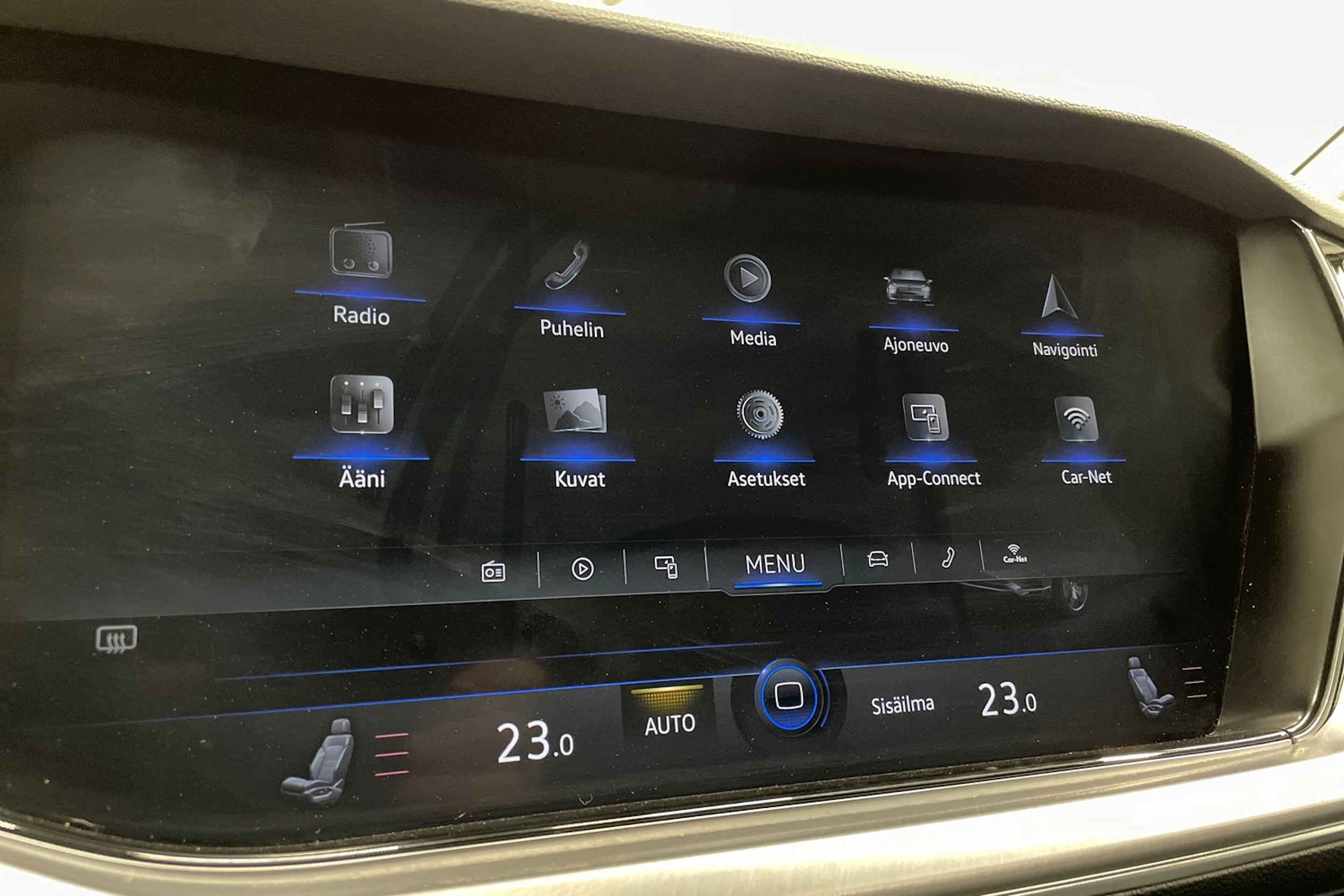musta Volkswagen Touareg 2019 kuva 20.