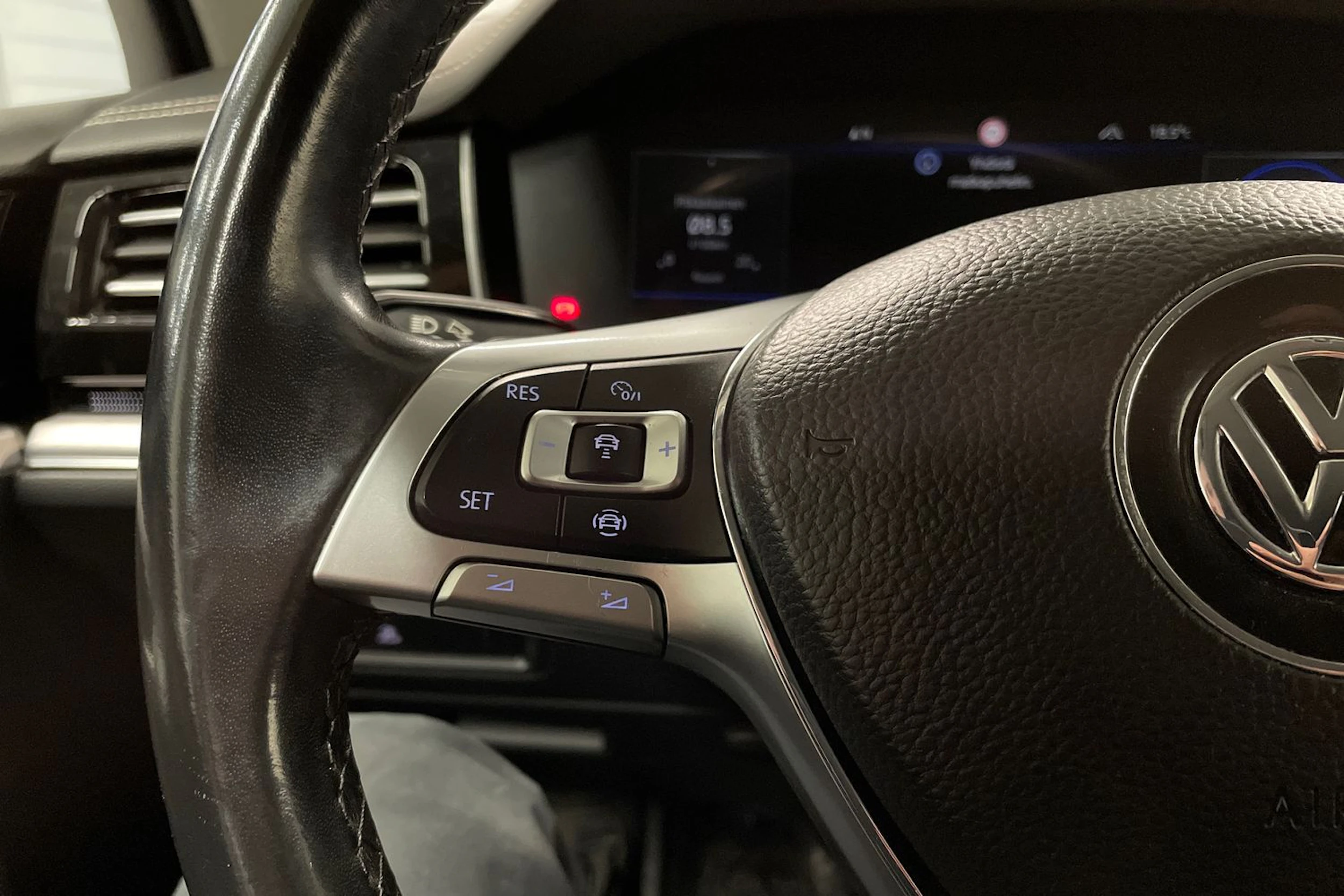 musta Volkswagen Touareg 2019 kuva 27.