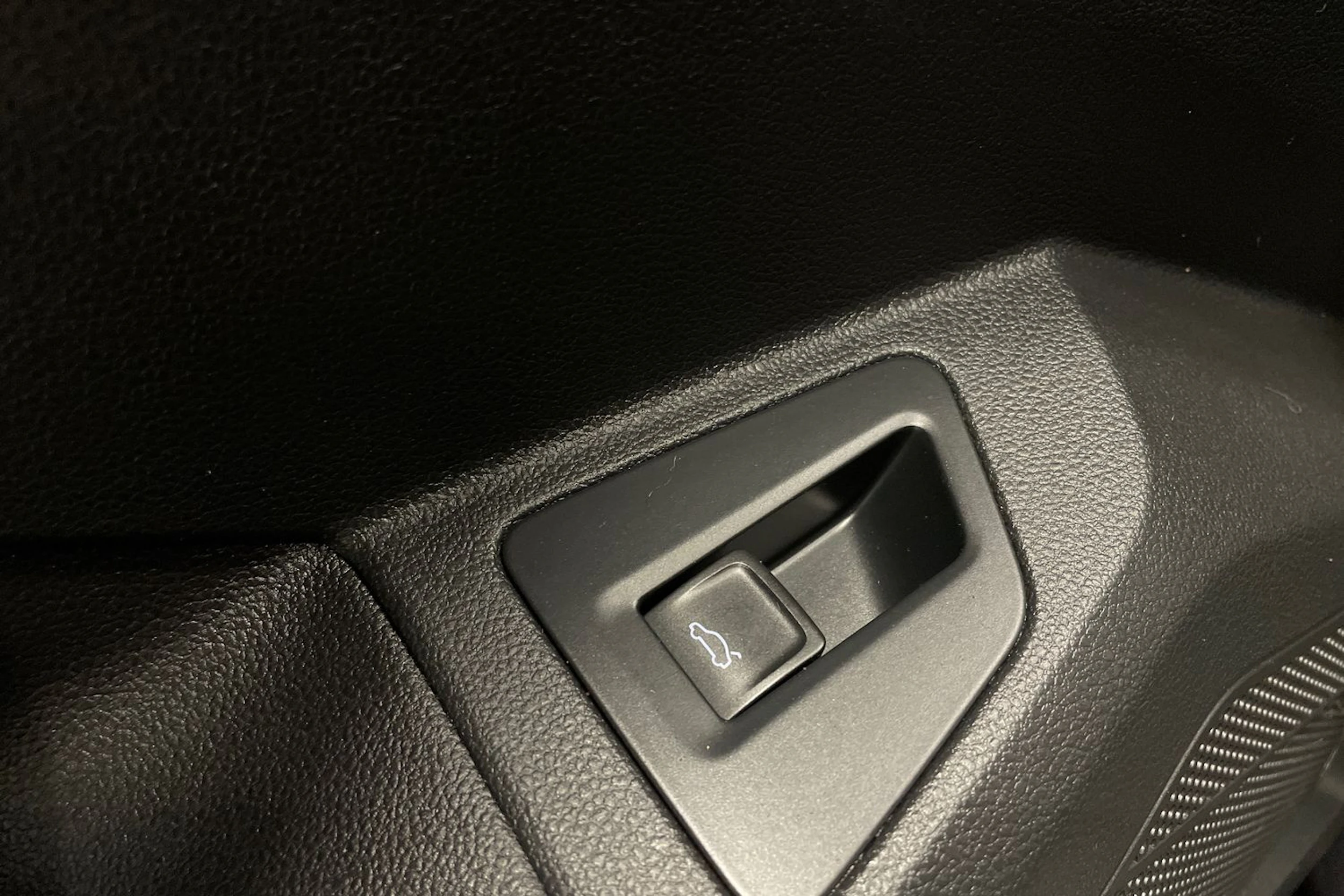 musta Volkswagen Touareg 2019 kuva 29.