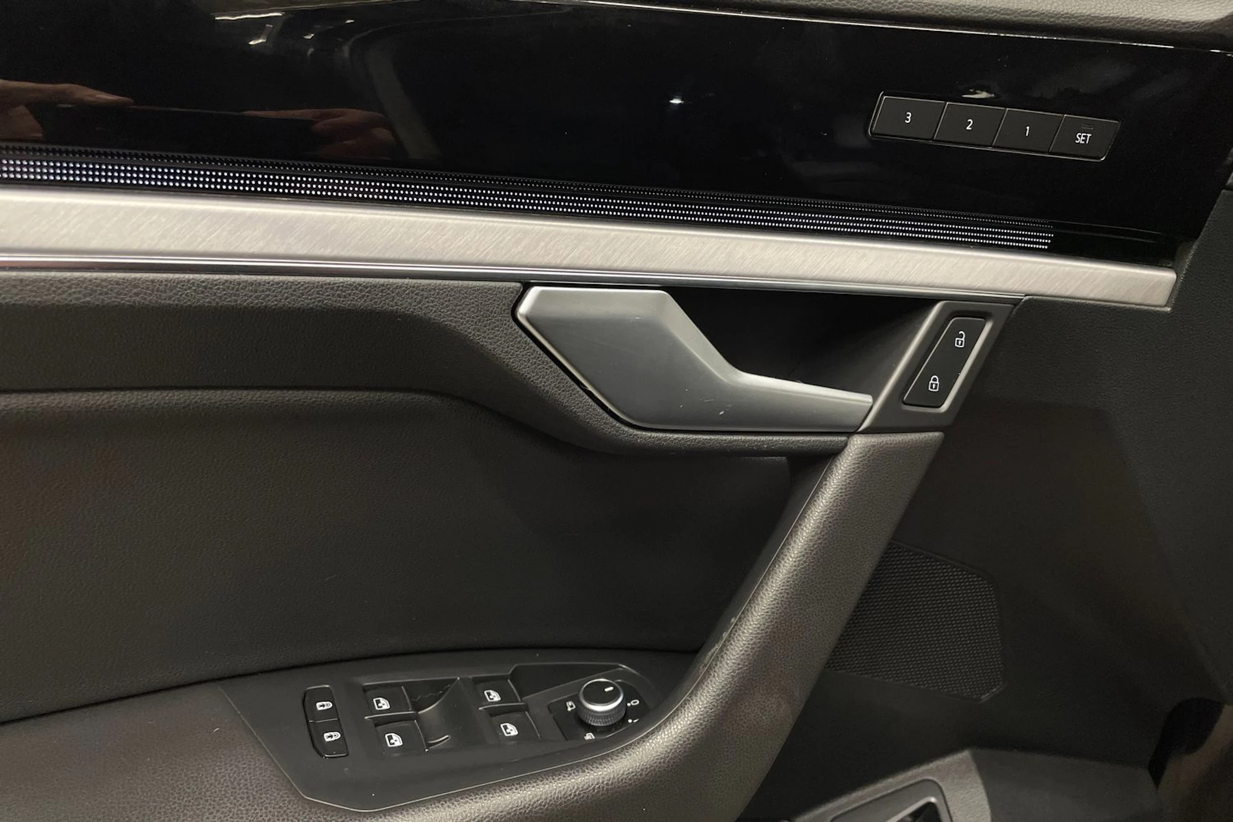 musta Volkswagen Touareg 2019 kuva 30.