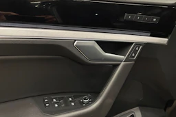 musta Volkswagen Touareg 2019 kuva 30.