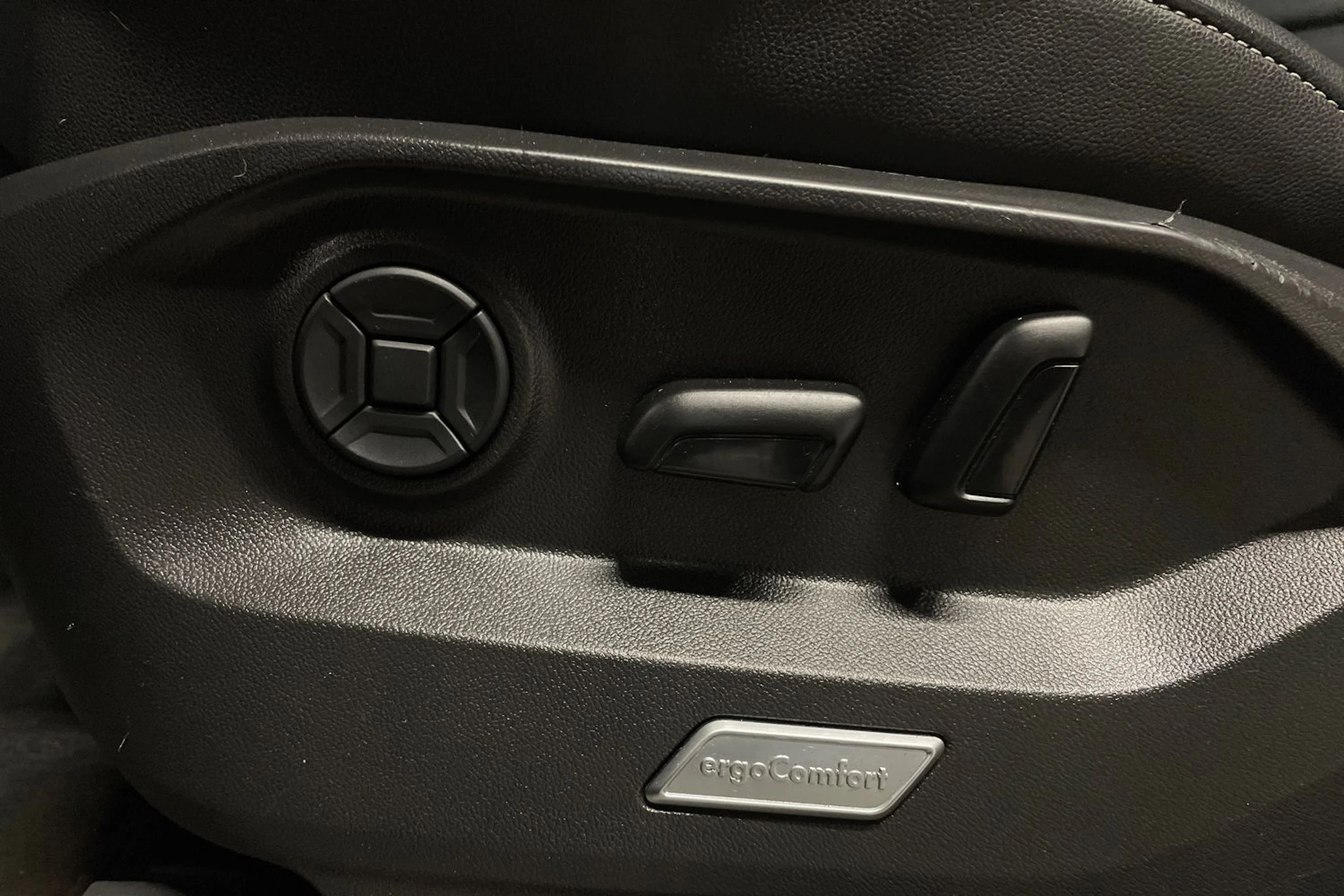 musta Volkswagen Touareg 2019 kuva 31.