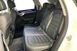 valkoinen Volkswagen Touareg 2019 kuva 8.