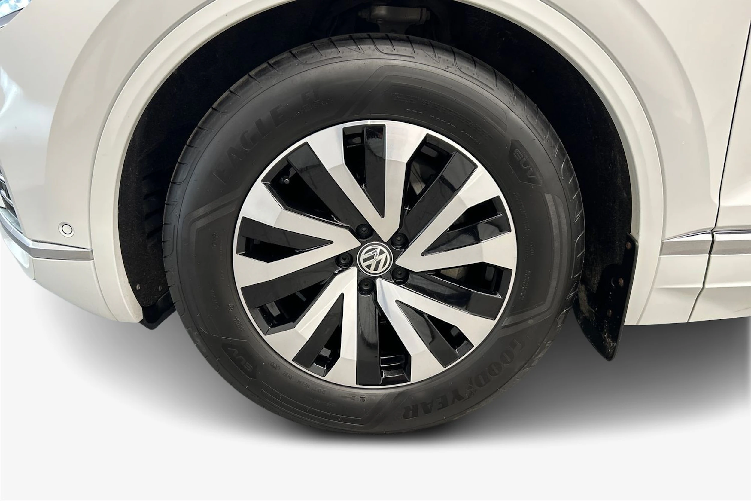valkoinen Volkswagen Touareg 2019 kuva 9.