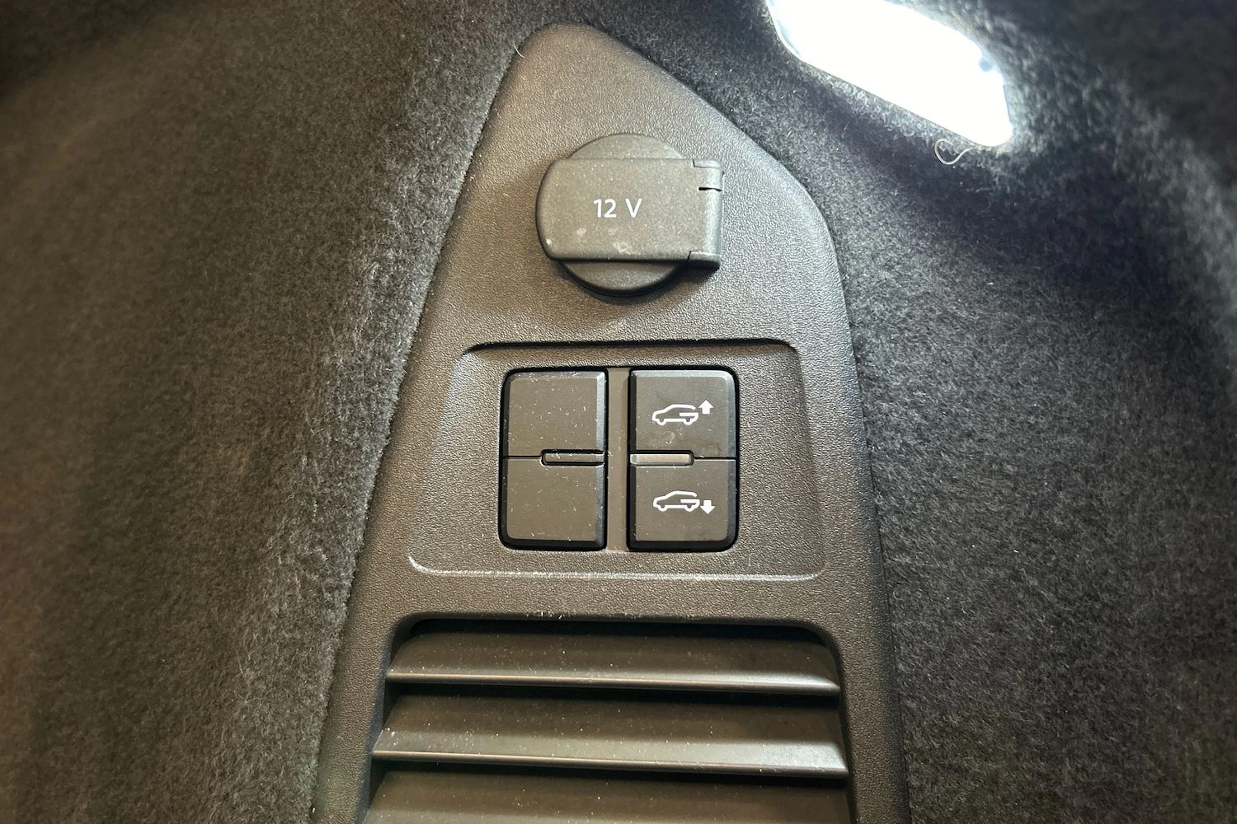 valkoinen Volkswagen Touareg 2019 kuva 14.