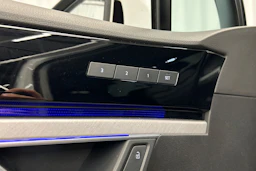 valkoinen Volkswagen Touareg 2019 kuva 16.