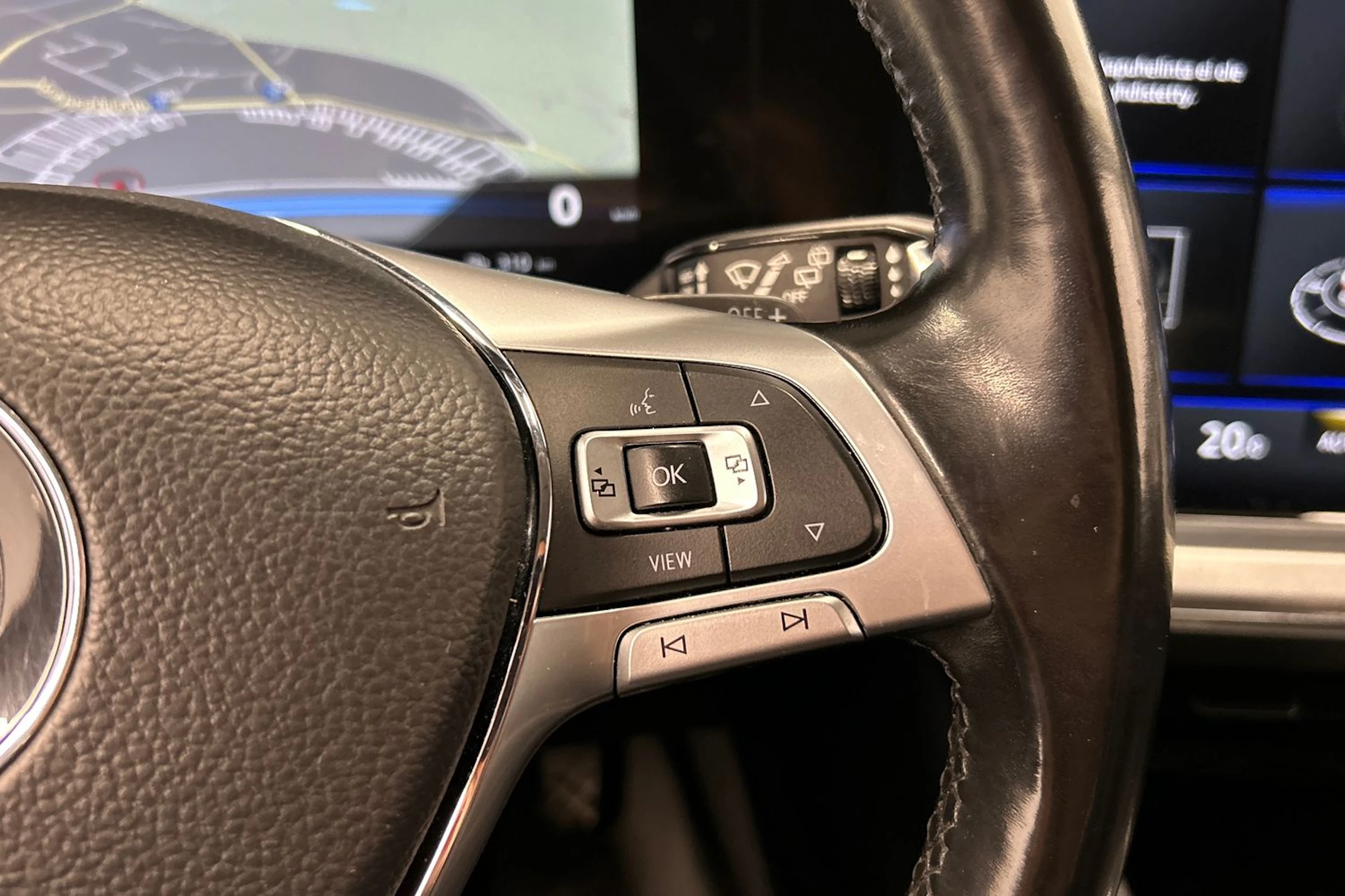 valkoinen Volkswagen Touareg 2019 kuva 21.