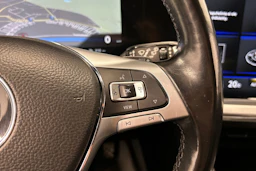 valkoinen Volkswagen Touareg 2019 kuva 21.