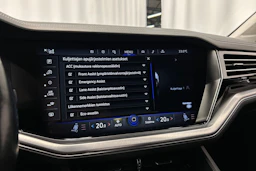 valkoinen Volkswagen Touareg 2019 kuva 22.