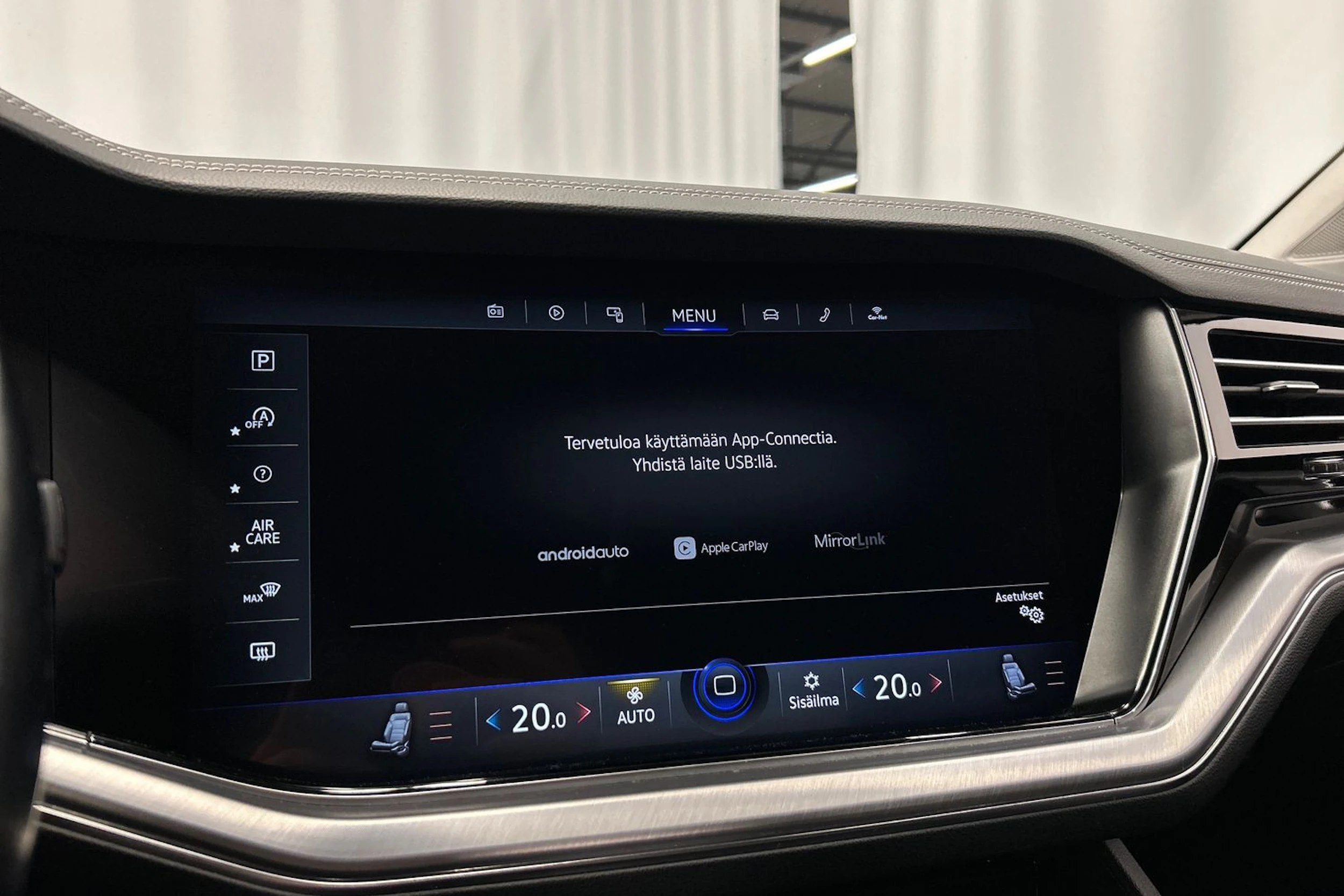 valkoinen Volkswagen Touareg 2019 kuva 23.