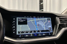 valkoinen Volkswagen Touareg 2019 kuva 24.