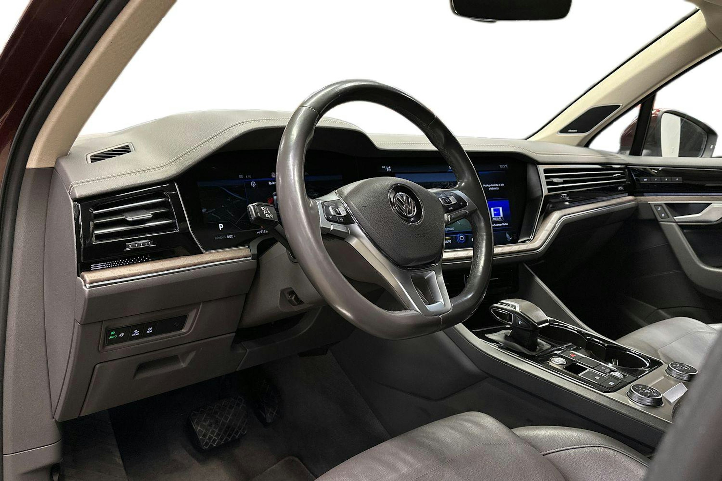 met. punainen Volkswagen Touareg 2019 kuva 7.