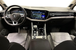 met. punainen Volkswagen Touareg 2019 kuva 9.