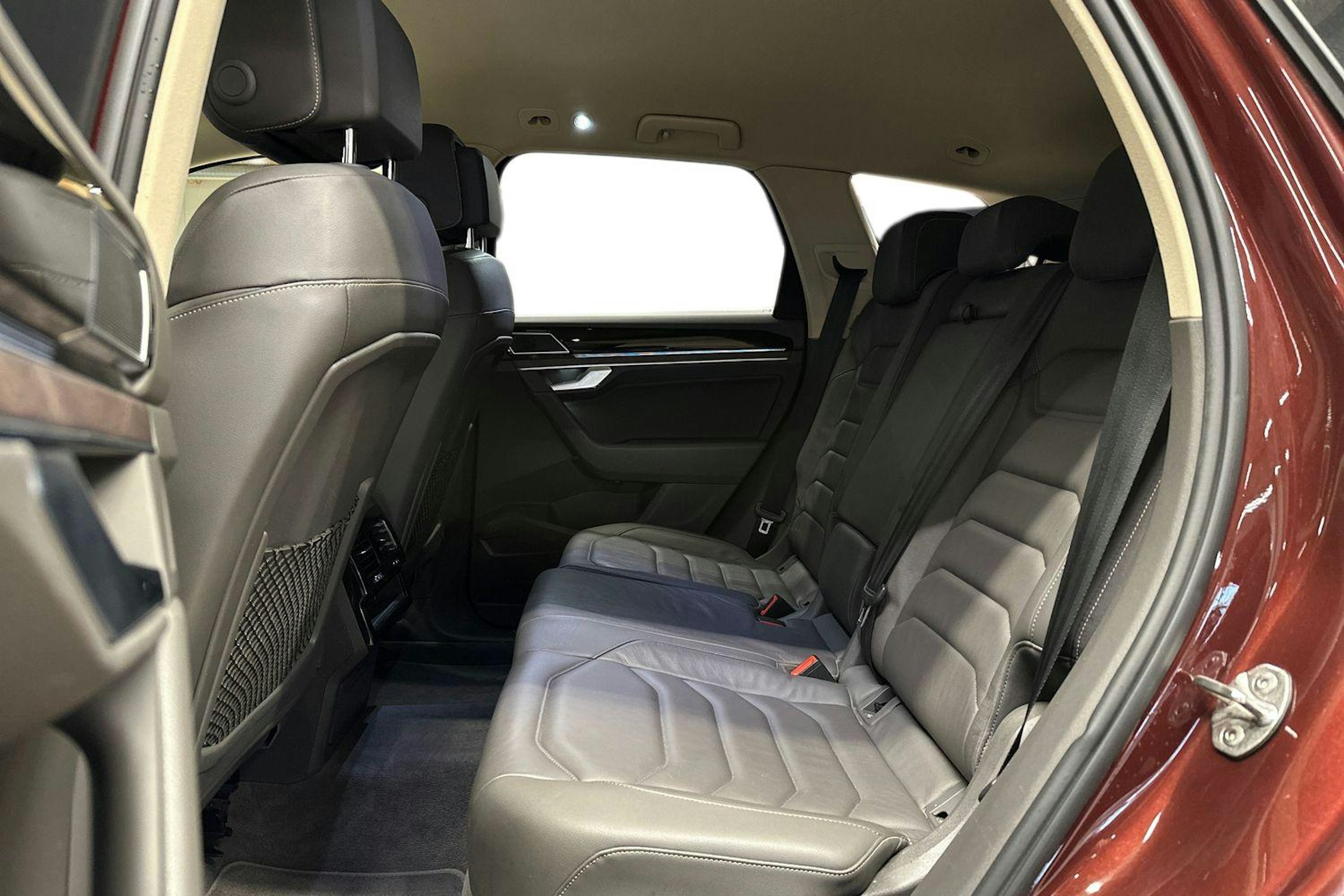 met. punainen Volkswagen Touareg 2019 kuva 10.