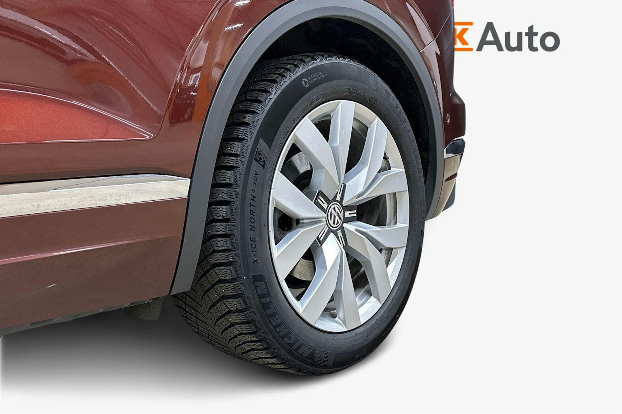 met. punainen Volkswagen Touareg 2019 kuva 12.