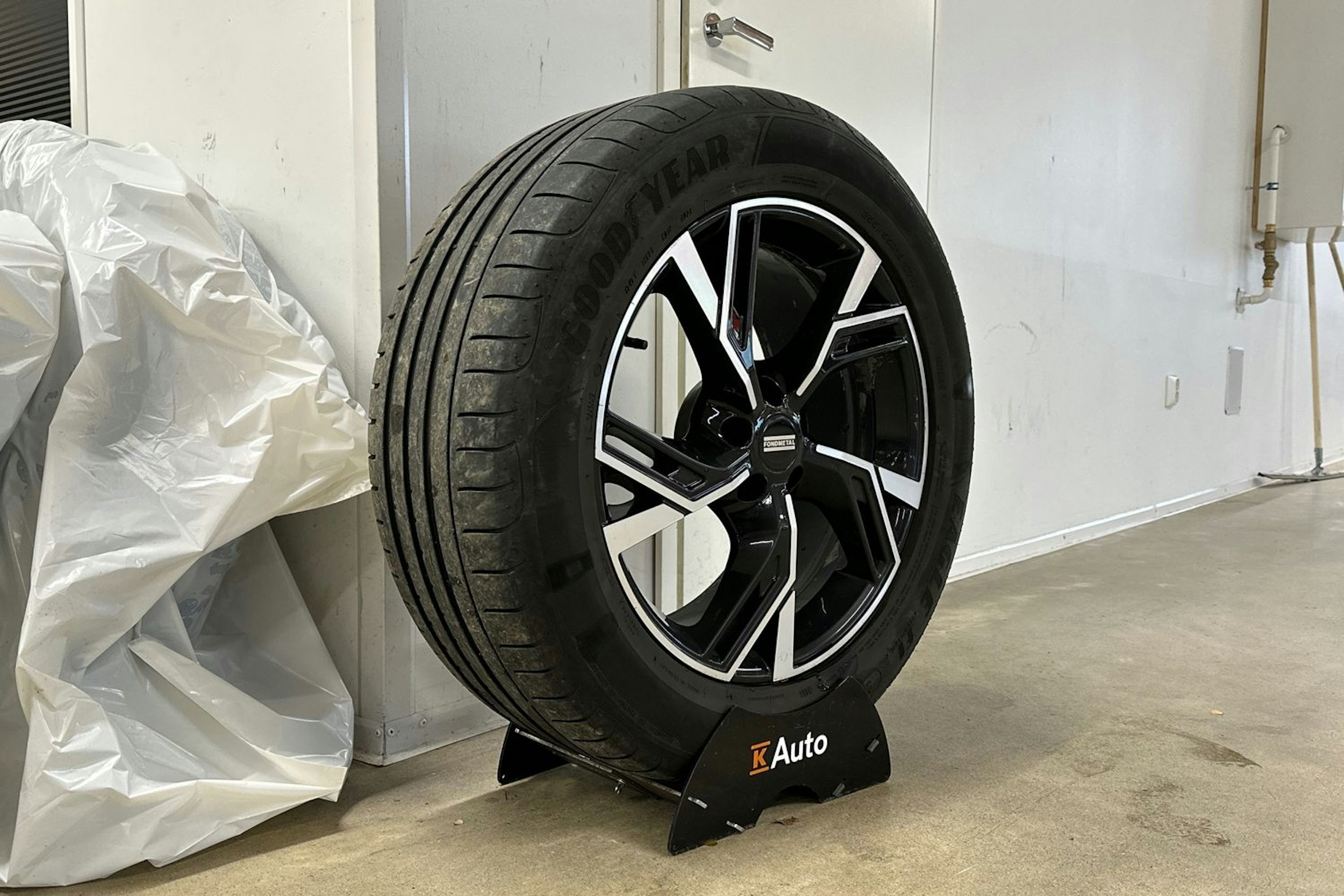 met. punainen Volkswagen Touareg 2019 kuva 13.