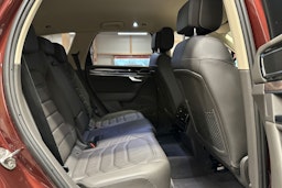 met. punainen Volkswagen Touareg 2019 kuva 16.