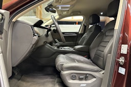 met. punainen Volkswagen Touareg 2019 kuva 17.