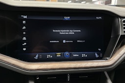 met. punainen Volkswagen Touareg 2019 kuva 23.