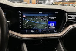 met. punainen Volkswagen Touareg 2019 kuva 24.