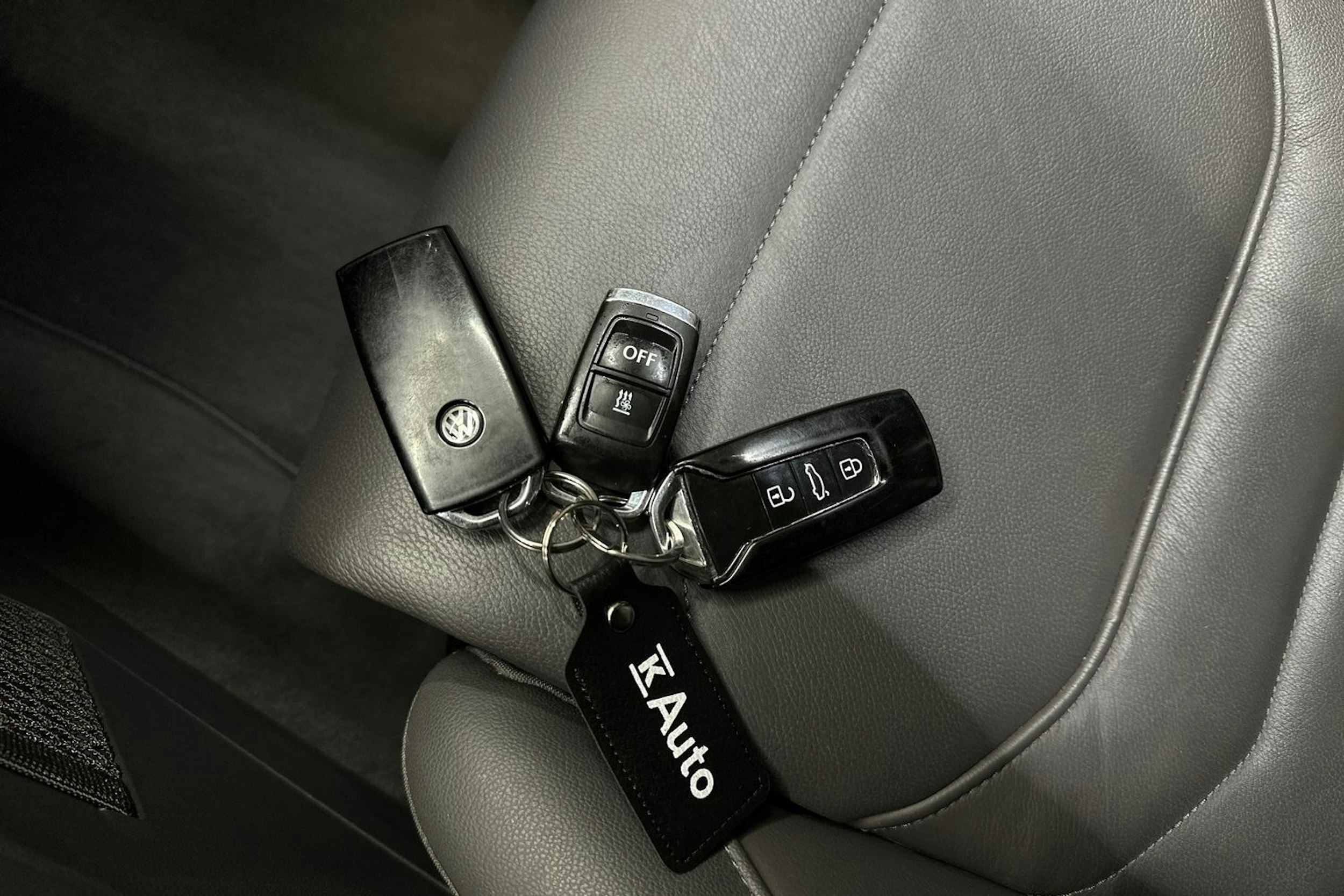 met. punainen Volkswagen Touareg 2019 kuva 27.