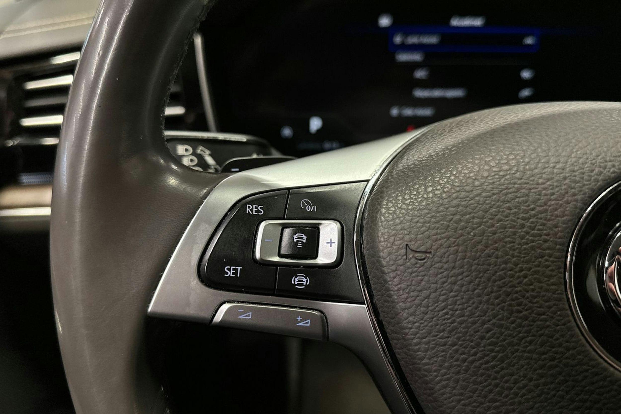 met. punainen Volkswagen Touareg 2019 kuva 29.