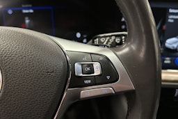 met. punainen Volkswagen Touareg 2019 kuva 30.