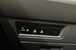 met. punainen Volkswagen Touareg 2019 kuva 31.