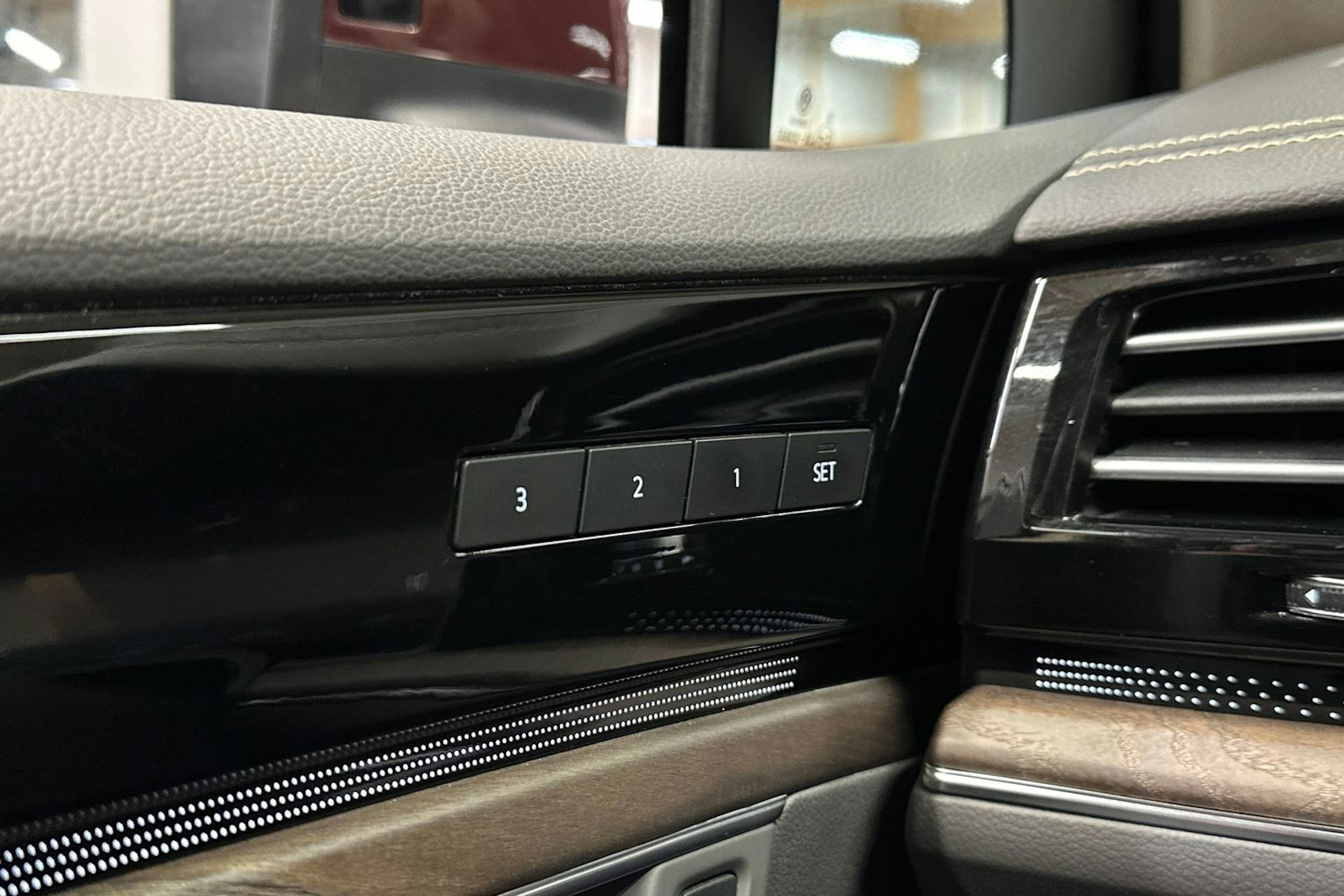 met. punainen Volkswagen Touareg 2019 kuva 32.