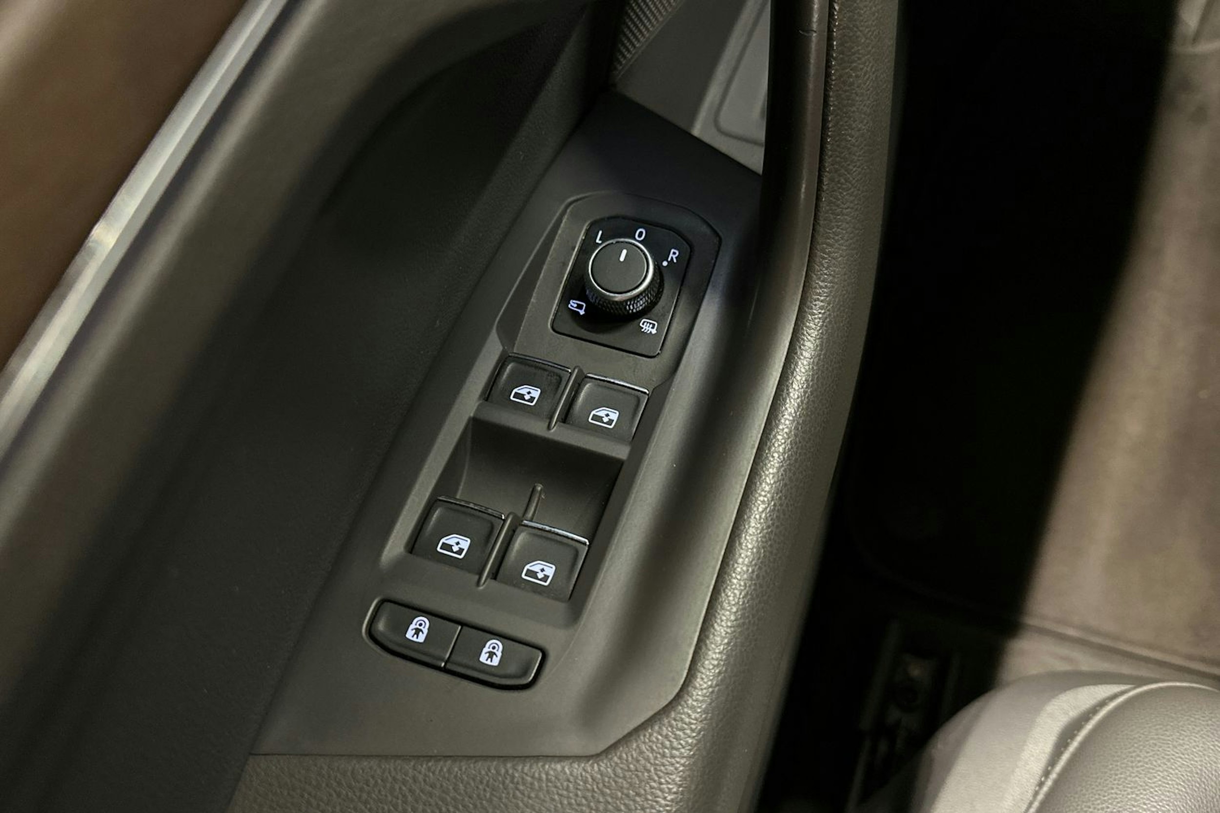 met. punainen Volkswagen Touareg 2019 kuva 34.