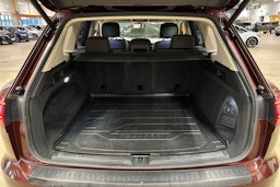 met. punainen Volkswagen Touareg 2019 kuva 35.