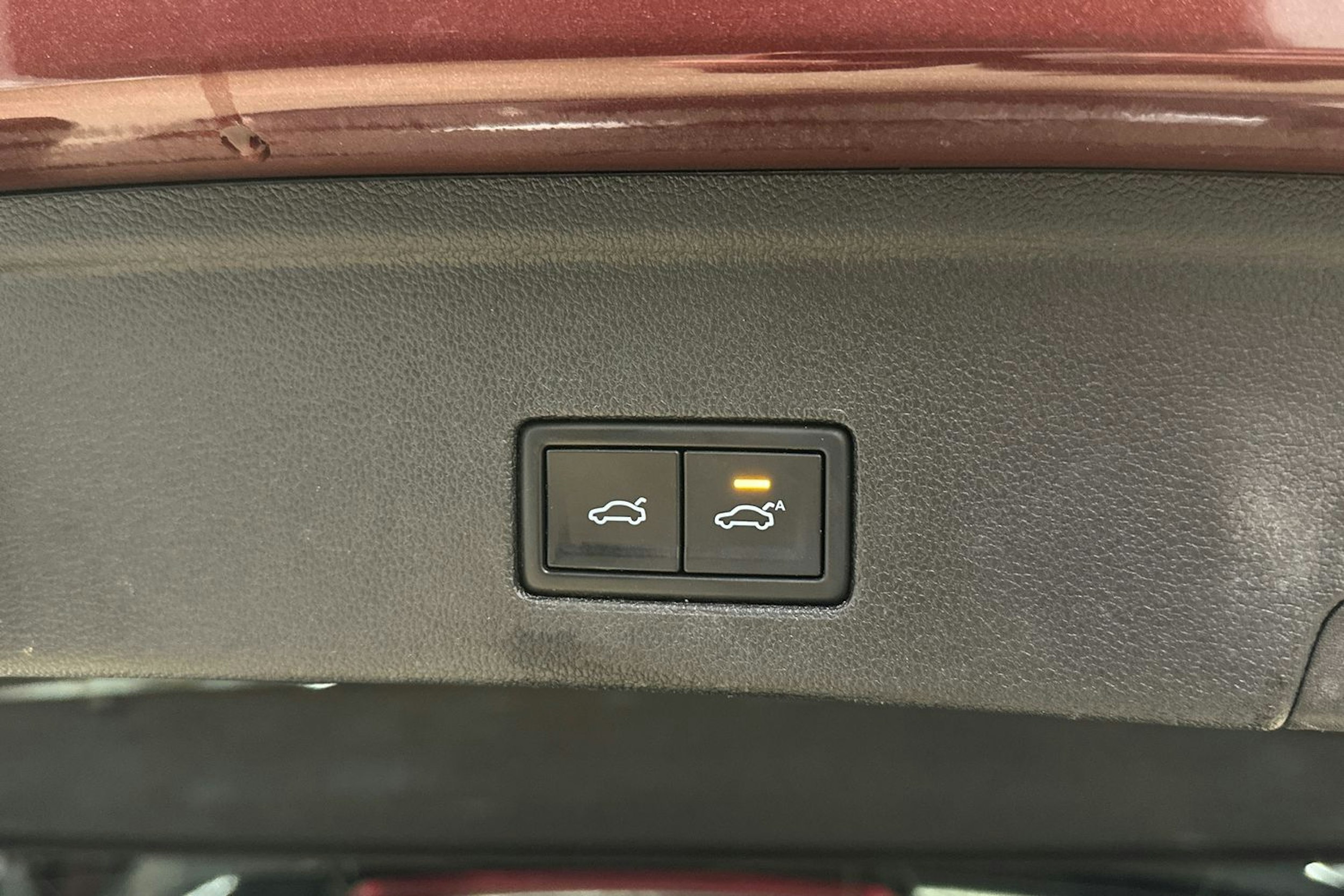 met. punainen Volkswagen Touareg 2019 kuva 38.