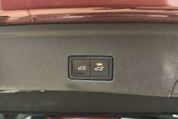 met. punainen Volkswagen Touareg 2019 kuva 38.