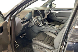 musta Volkswagen Touareg 2019 kuva 6.