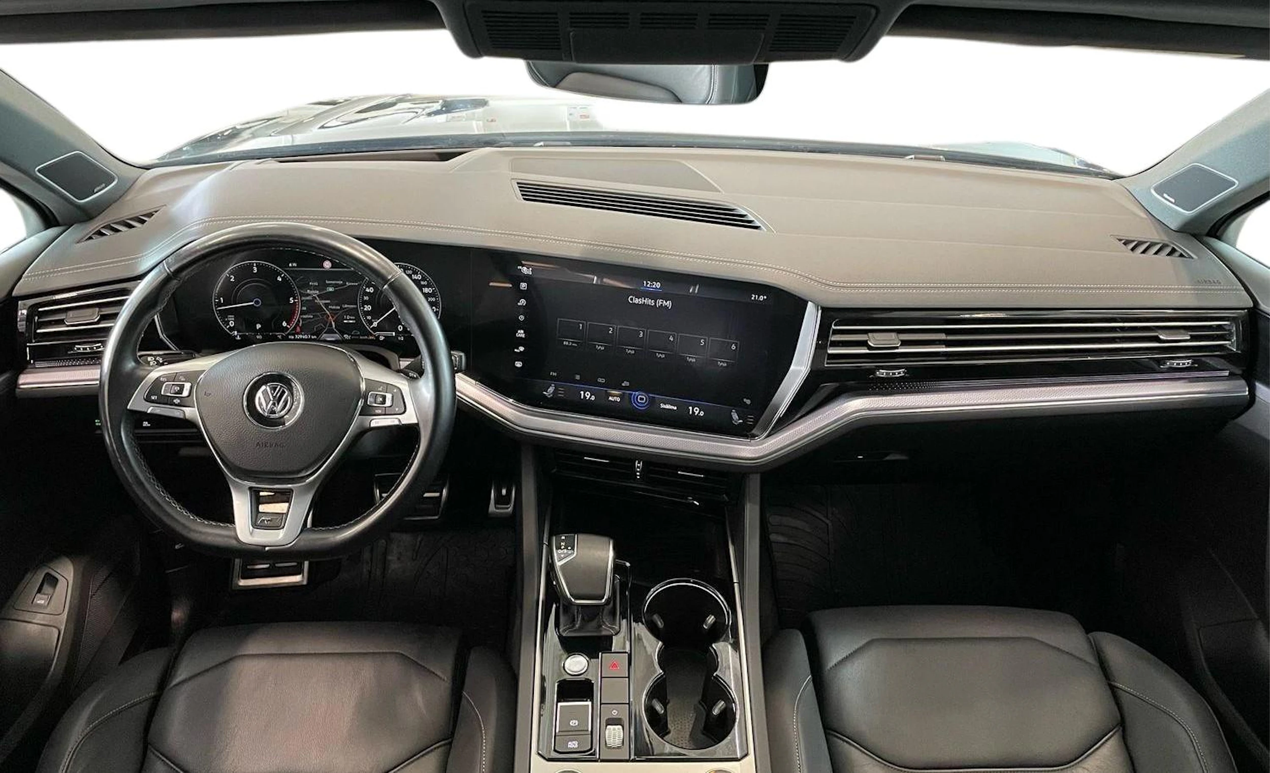 musta Volkswagen Touareg 2019 kuva 7.