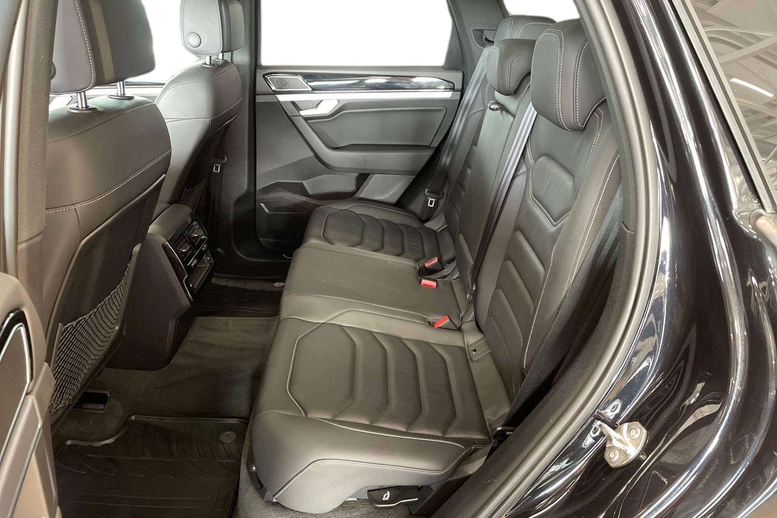 musta Volkswagen Touareg 2019 kuva 8.