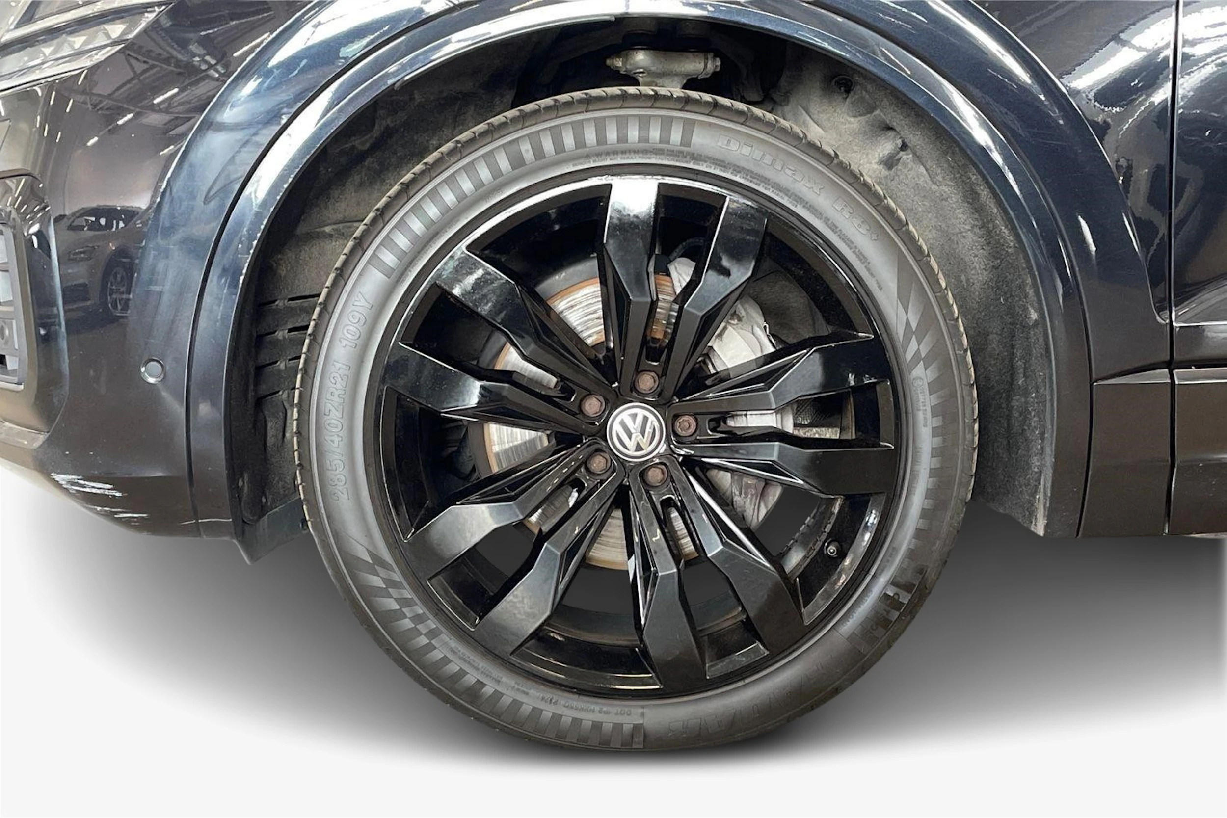 musta Volkswagen Touareg 2019 kuva 9.