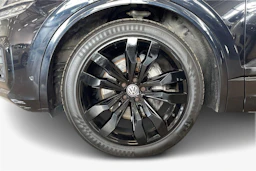 musta Volkswagen Touareg 2019 kuva 9.