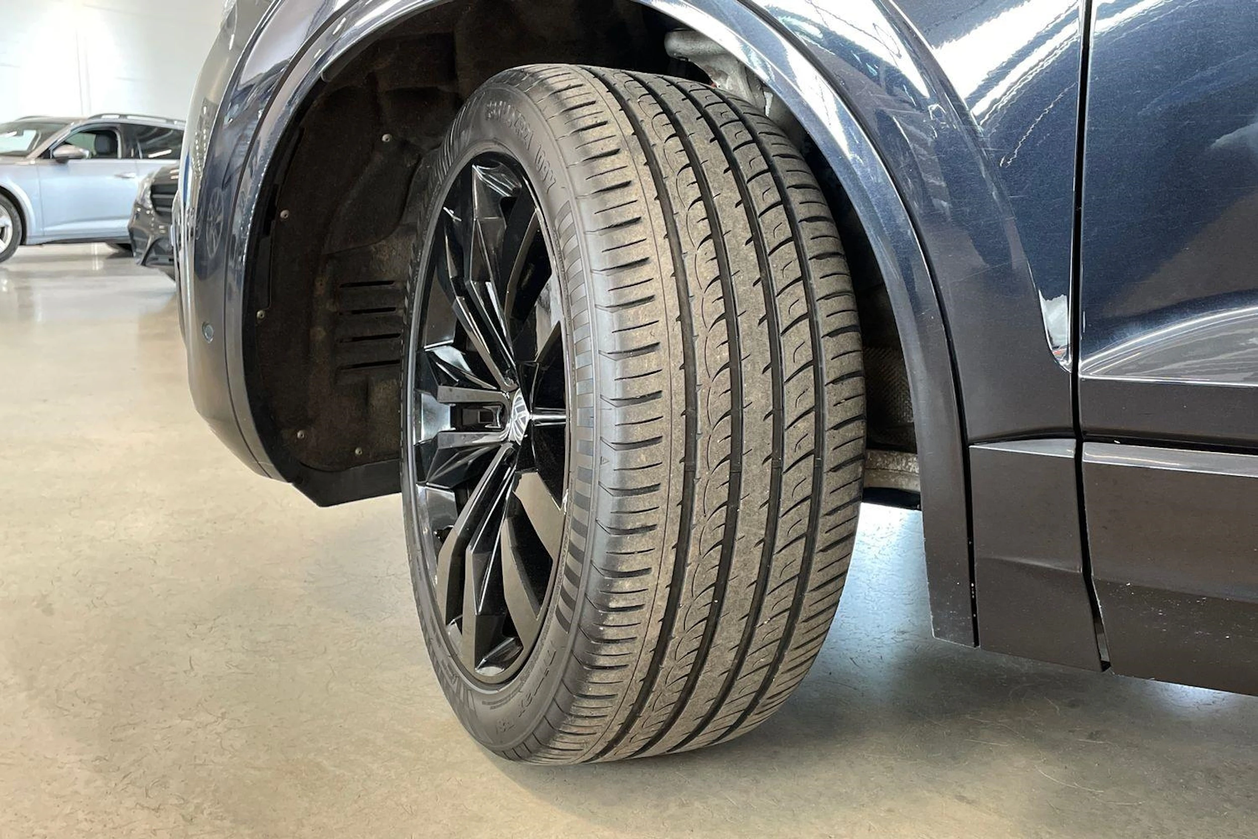 musta Volkswagen Touareg 2019 kuva 10.