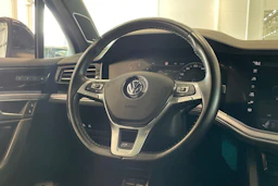 musta Volkswagen Touareg 2019 kuva 14.