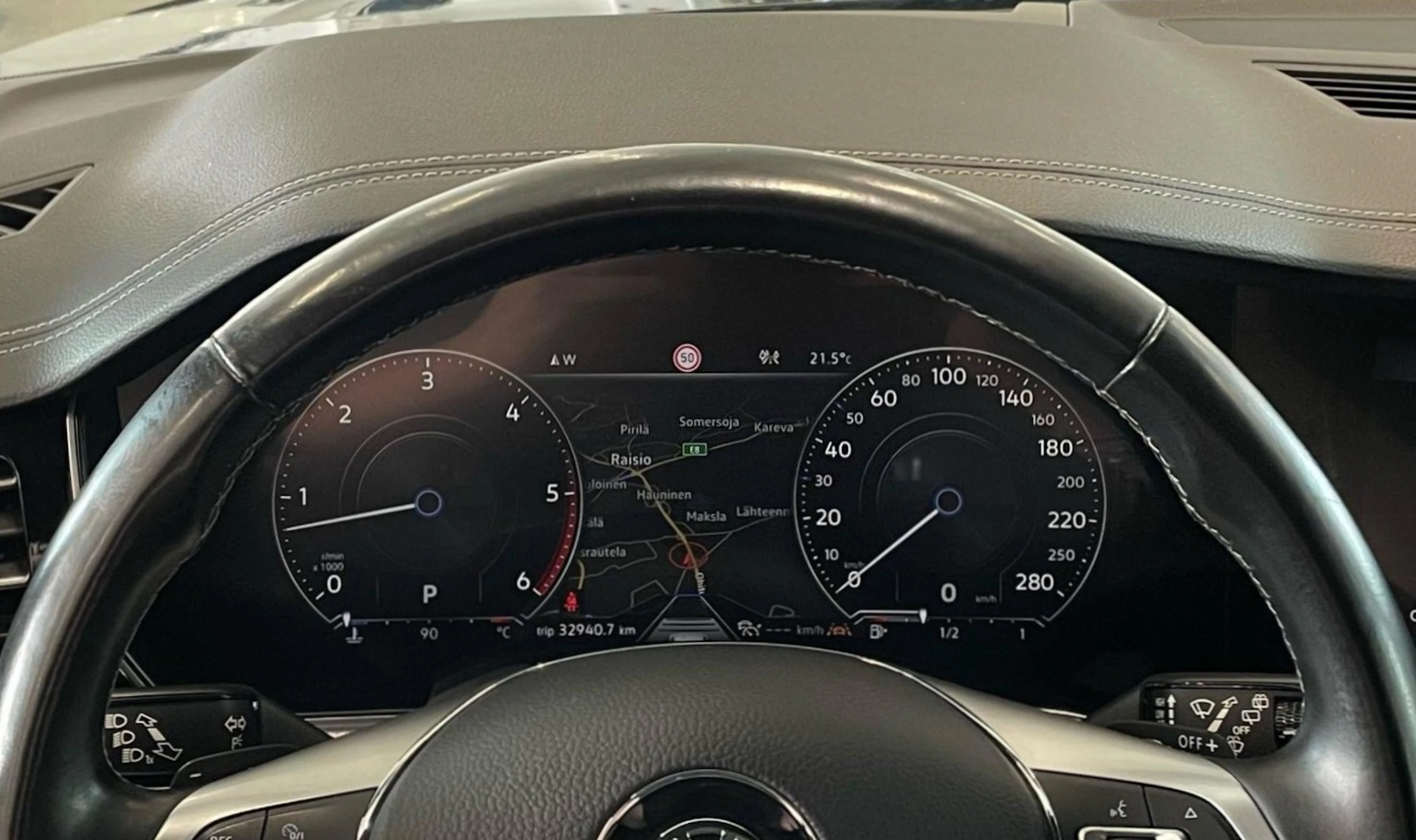 musta Volkswagen Touareg 2019 kuva 16.