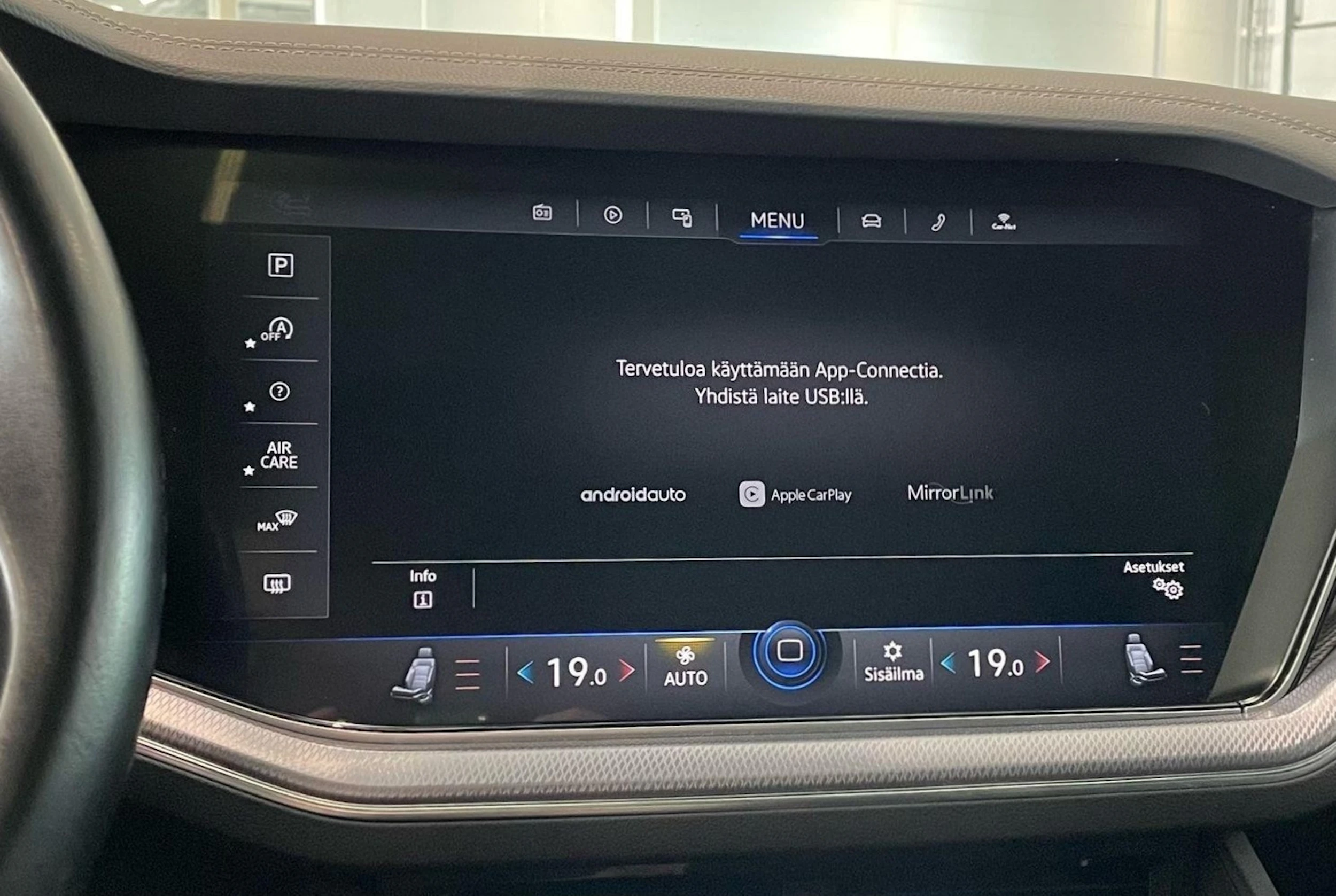 musta Volkswagen Touareg 2019 kuva 20.